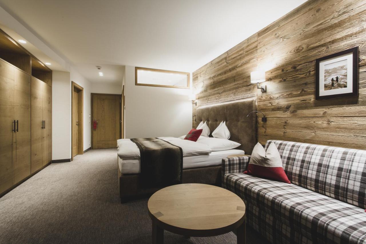 Hotel Schwarzer Adler - Sport & Spa Sankt Anton am Arlberg Exterior photo